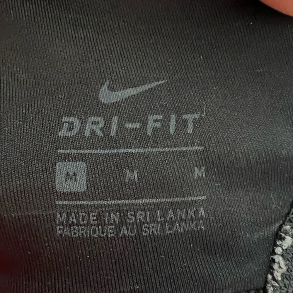 Nike Black Sports Bra with Adjustable Straps and Bold Branding - Picture 3 of 3